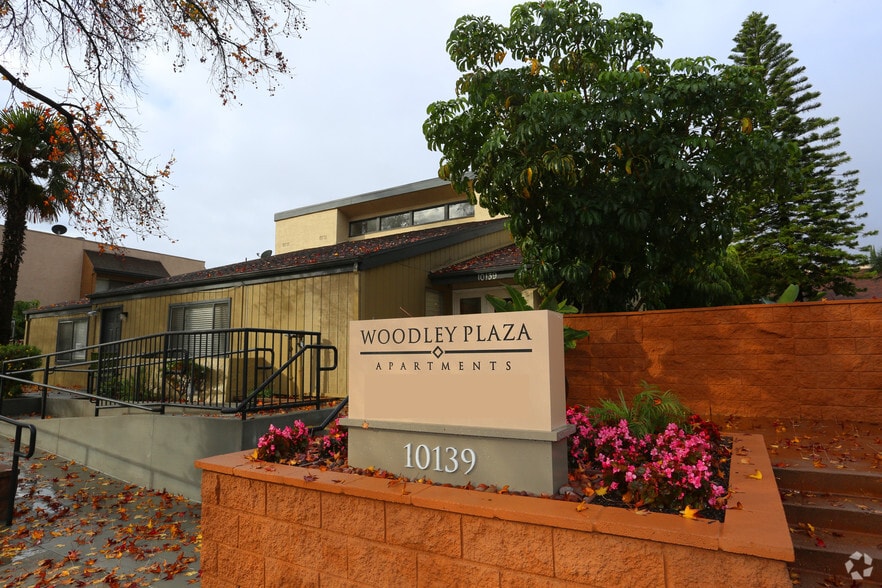 Primary Photo - Woodley Plaza