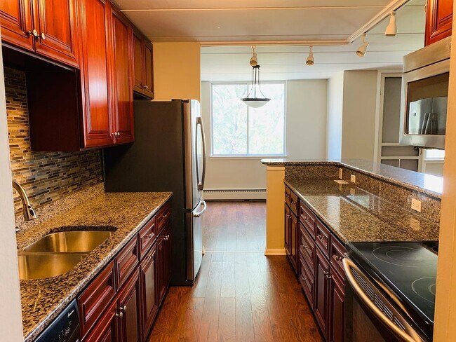 Building Photo - 225 S Rohlwing Rd