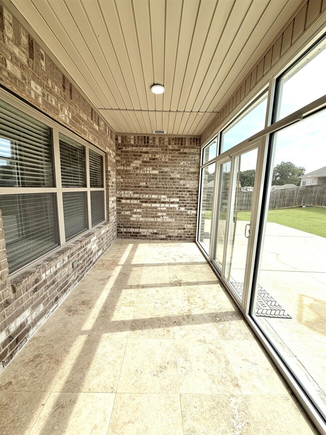 Building Photo - 280 Lilly Dr