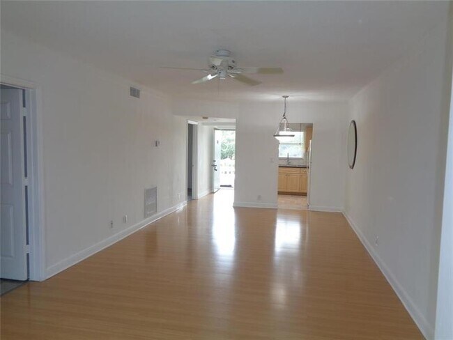 Building Photo - 4200 Crystal Lake Dr