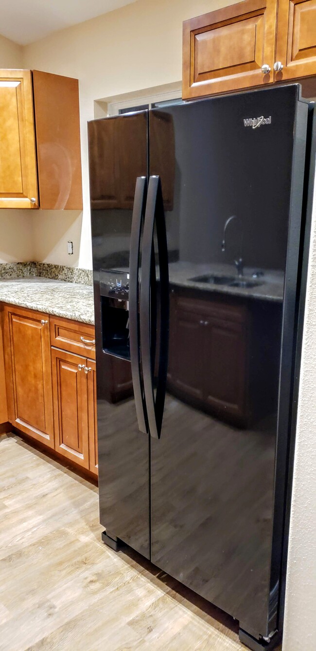 New Side-By-Side Refrigerator - 9356 N Peachtree Way