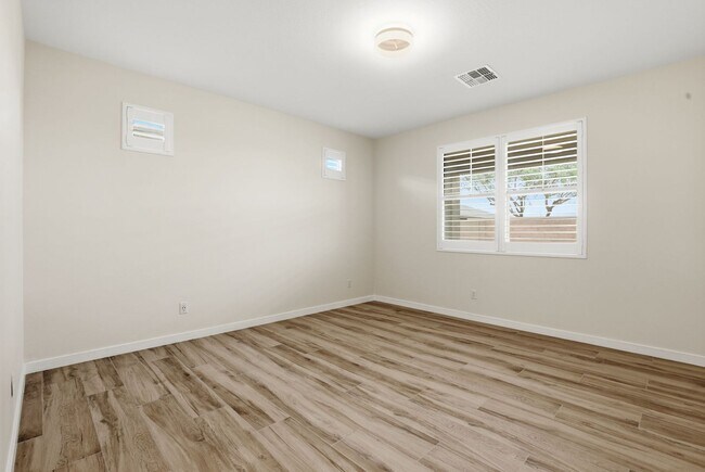 Building Photo - Stunning Queen Creek Home – Modern Comfort...