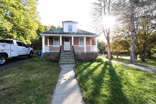 Building Photo - 354 Pond St