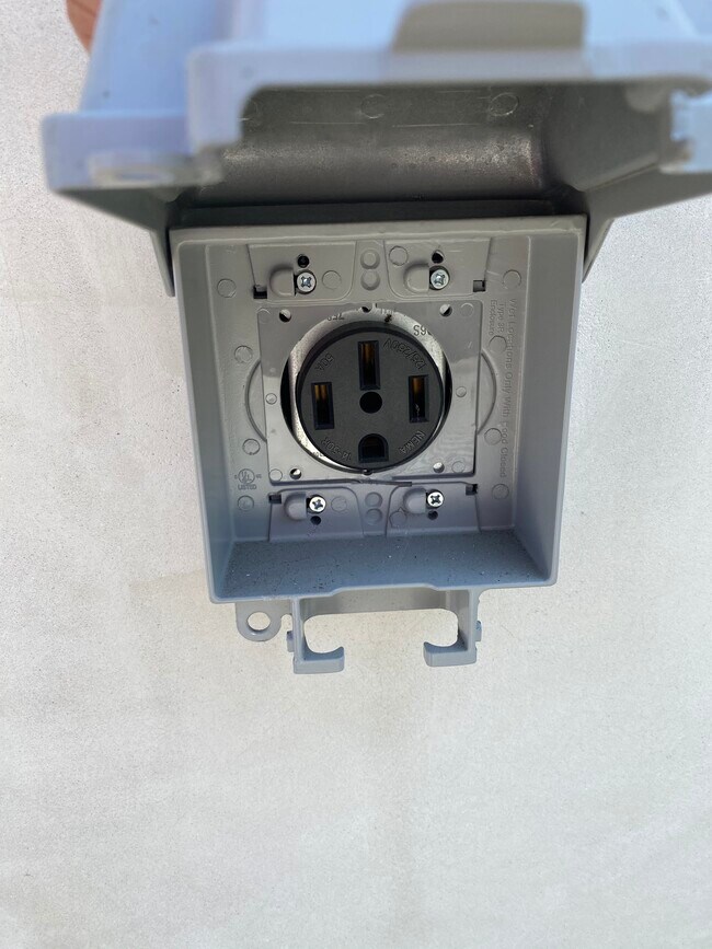 Building Photo - 662 Salem St