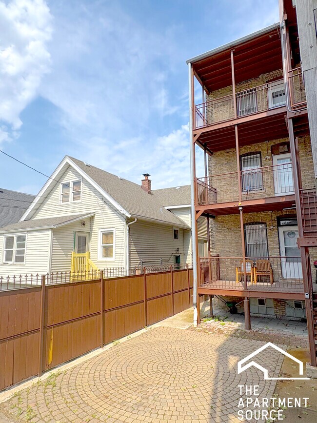 Building Photo - 5606 W Thomas St