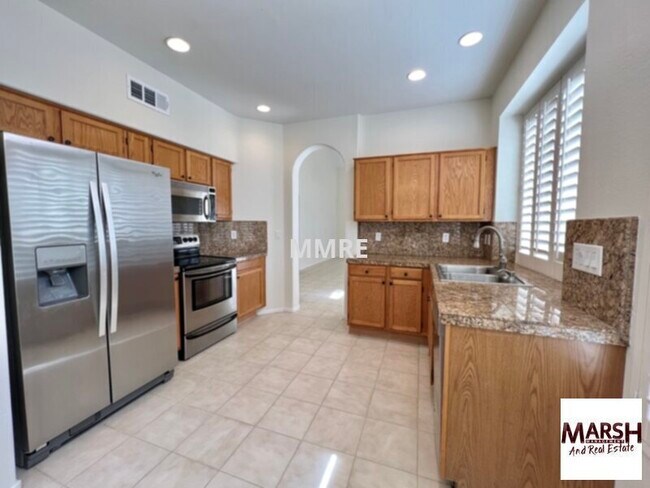 Building Photo - Very nice 2-story 3 bedroom home with comm...