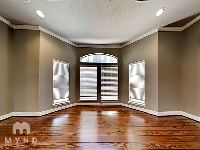 Building Photo - 1304 Dart St