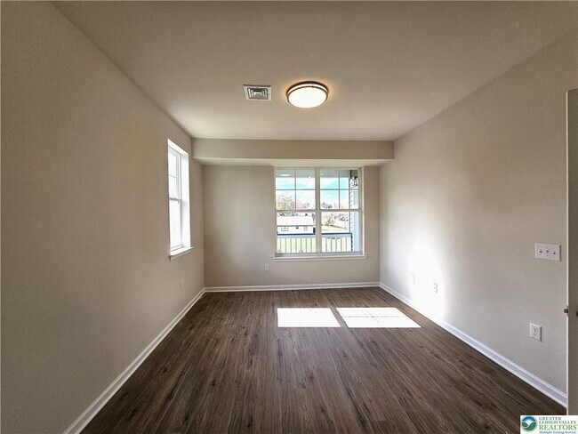 Building Photo - 430 Cambria St