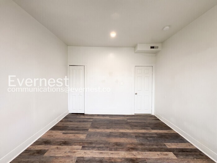 Building Photo - 2440 Callow Ave