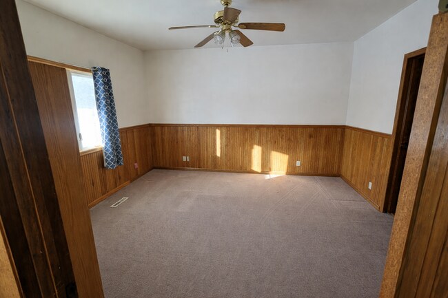 Building Photo - 136 Main St