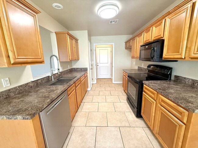 Building Photo - 402 Boggy Creek Dr