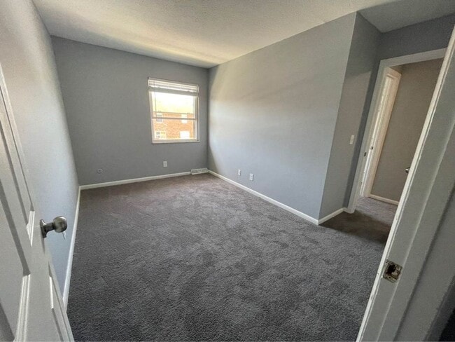 Building Photo - Bexvie Village Townhomes - Renovated unit