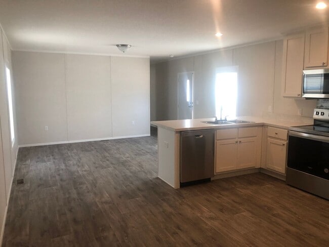 Building Photo - BRAND NEW-3 Bedroom / 2 Bath