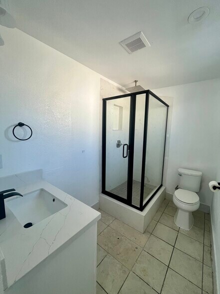 Building Photo - 370 Bridgevale Rd