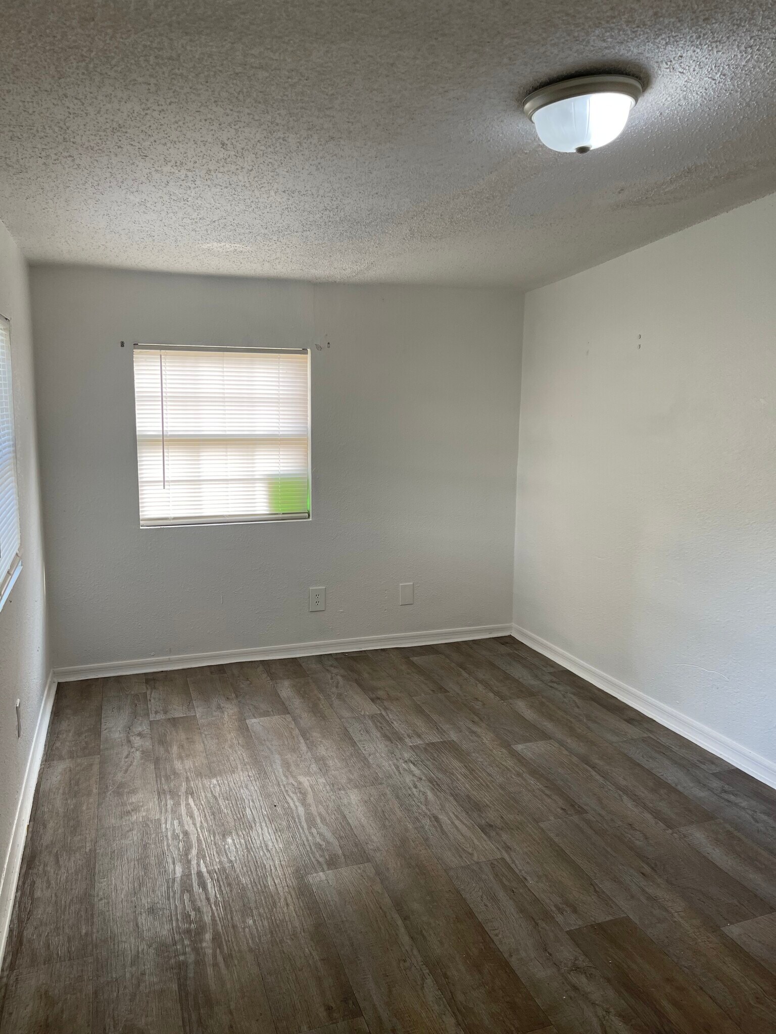 Building Photo - 8722 N Brooks St