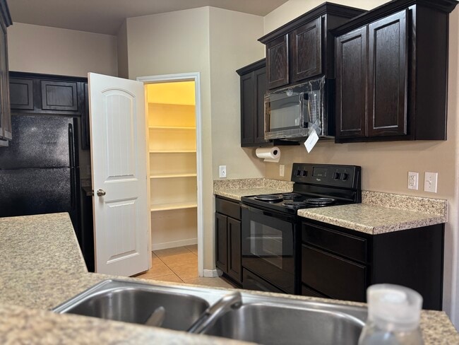 Building Photo - 4510 Cambridge Dr