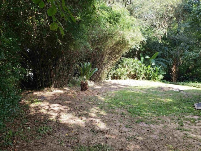 Building Photo - 207 Edwards St