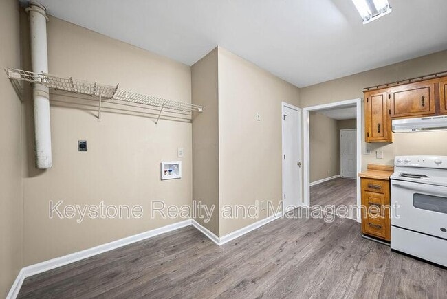 Building Photo - 704 Peachers Dr