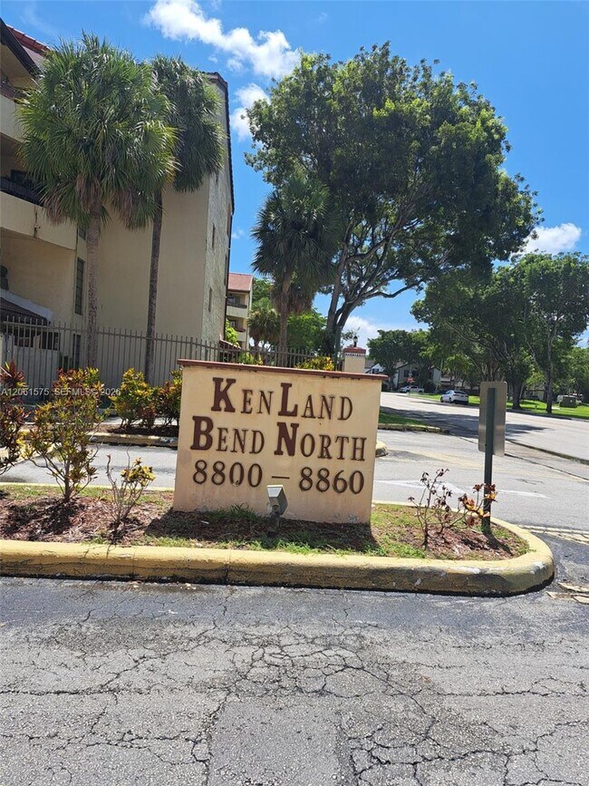 Building Photo - 8860 SW 123rd Ct