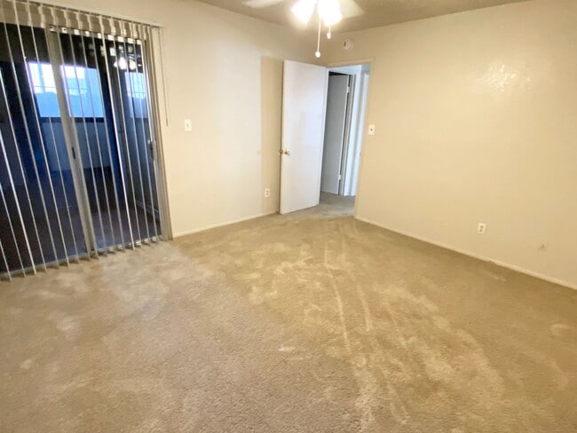 Building Photo - 2 Bedroom 2 Bathroom in Vista de Oeste