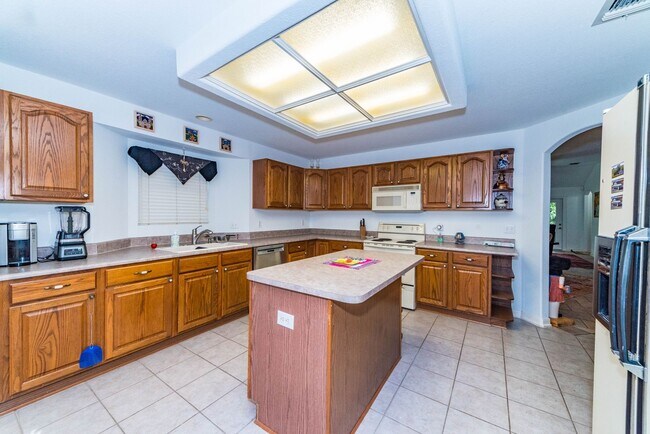 Building Photo - FURNISHED OAKWELL FARMS SINGLE-STORY
