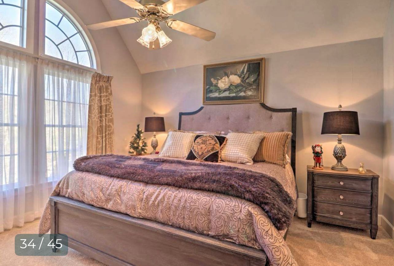 Large upstairs bedroom - 234 Brookwood Dr