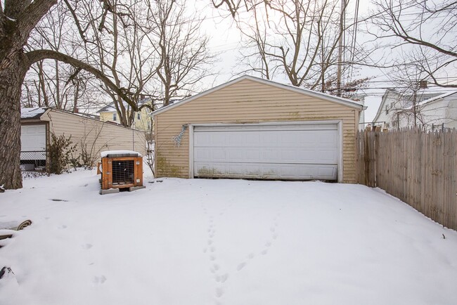 Building Photo - 4 BED 1 BATH UNIT IN GARFIELD HEIGHTS