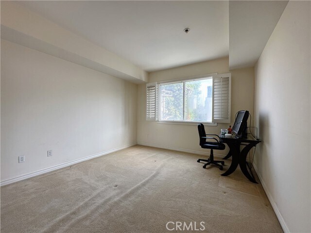 Building Photo - 320 S Willaman Dr