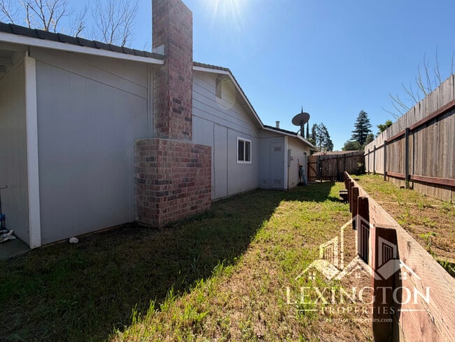 Building Photo - Lovely, 3BD/2BA, Home in Desirable Orangevale Neighborhood, Almond Acres, off Oak Ave. and Hickory!