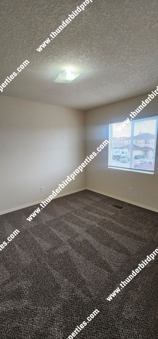 Building Photo - Spacious 4 bedroom, 3 bathroom in Ventana ...