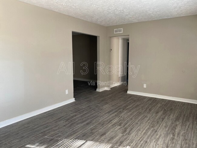 Building Photo - 3737 Dalraida Pkwy