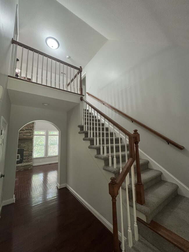 Building Photo - Beautiful Home Available Immediately in Se...