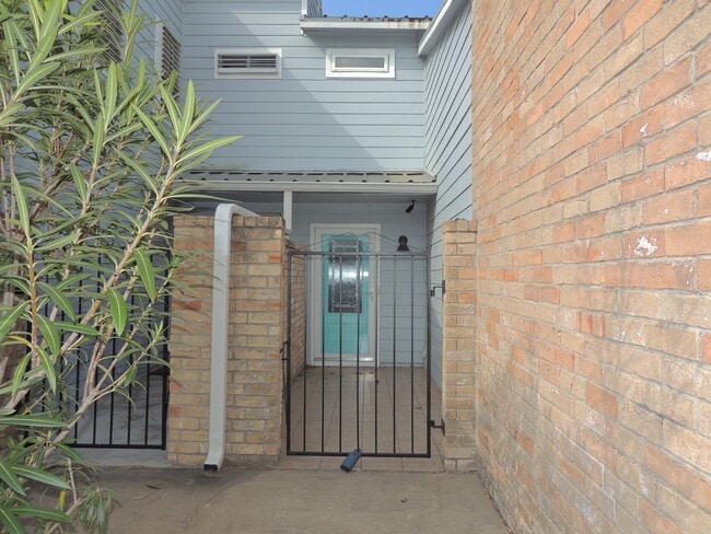 Building Photo - 1461 Moore Ave
