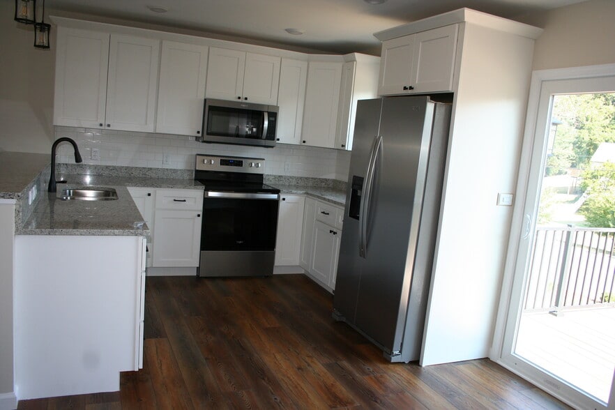 Kitchen - 2720 Dorval Rd