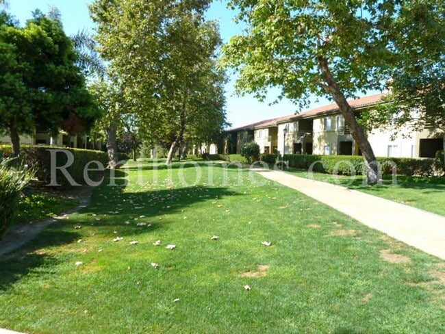 Building Photo - 7425 Charmant Dr