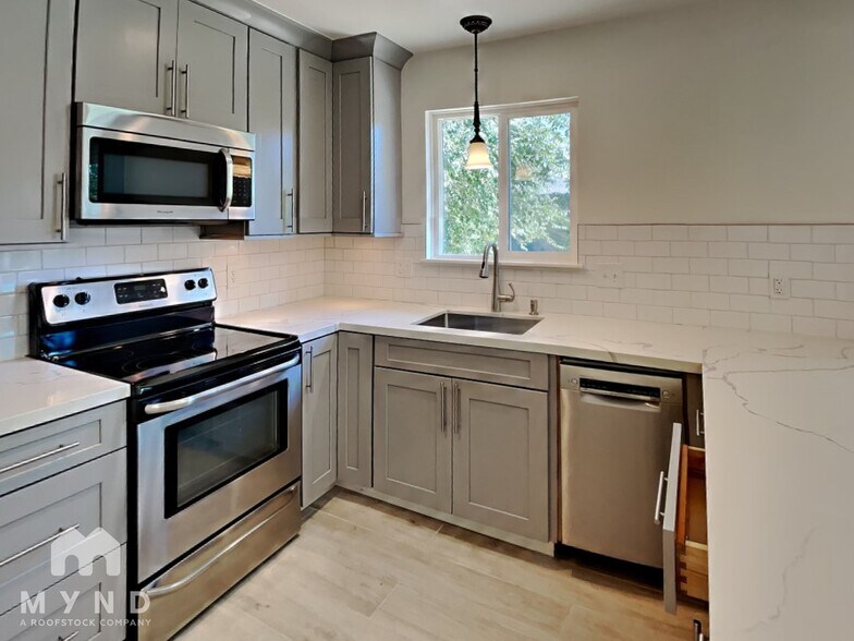 Building Photo - 3450 Pierremont Rd