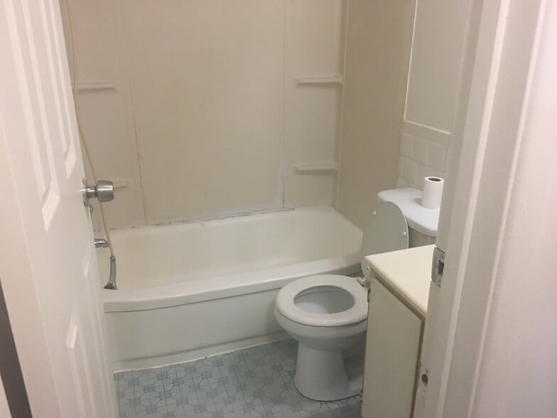 bath Rm - 1800 Metzerott Rd