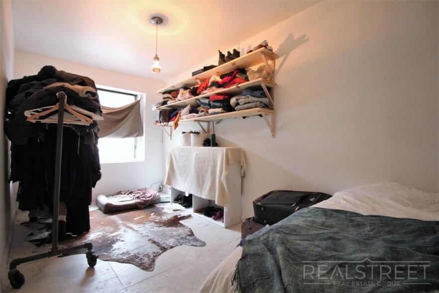 Building Photo - Spacious 2 Bed LOFT in Williamsburg!