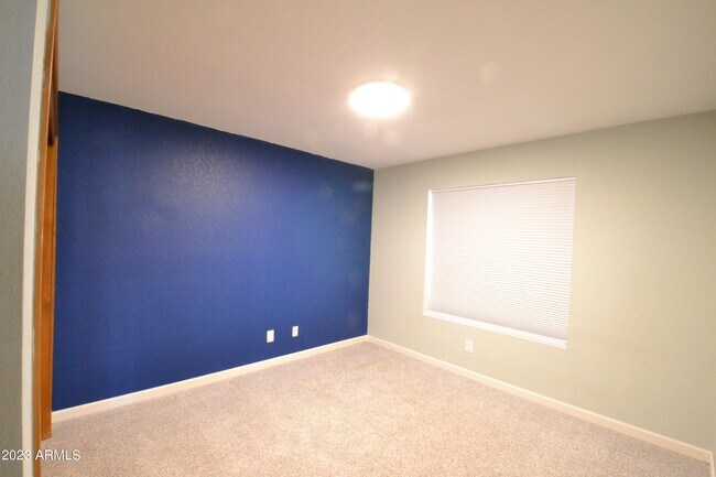 Building Photo - 3704 St Andrews Dr