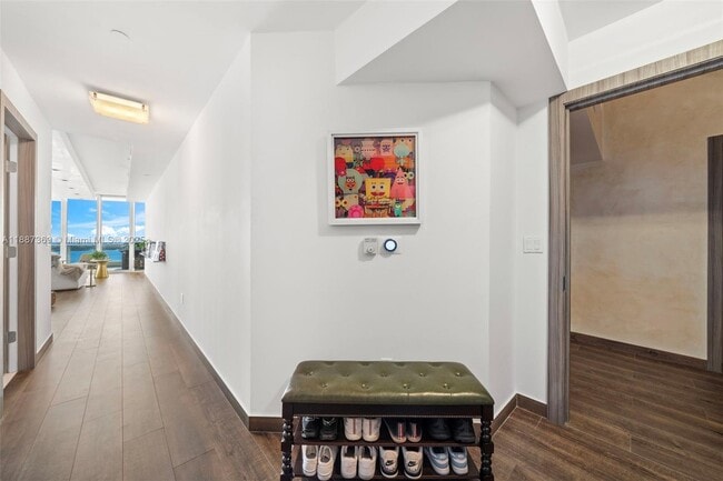 Building Photo - 2020 N Bayshore Dr