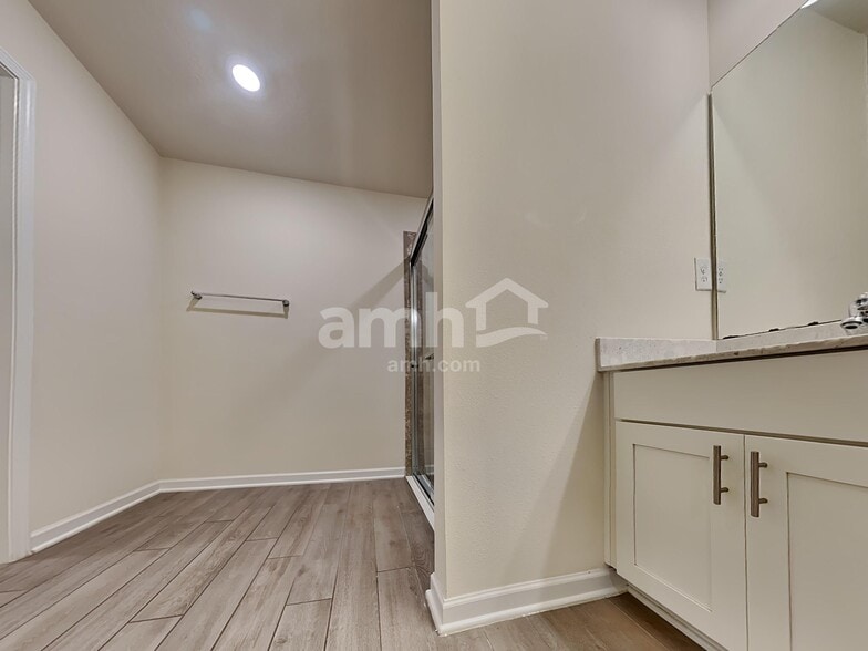 Building Photo - 297 N Hamilton Springs Rd