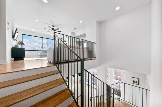 Building Photo - 4301 Vivian St