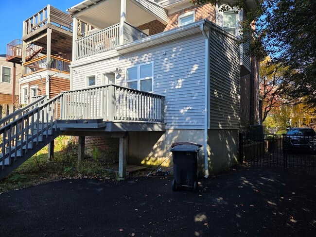 Building Photo - Gorgeous one of a kind 5 bedroom home fully updated