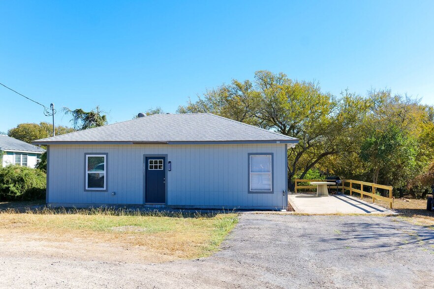 Building Photo - 10201 Shane Dr