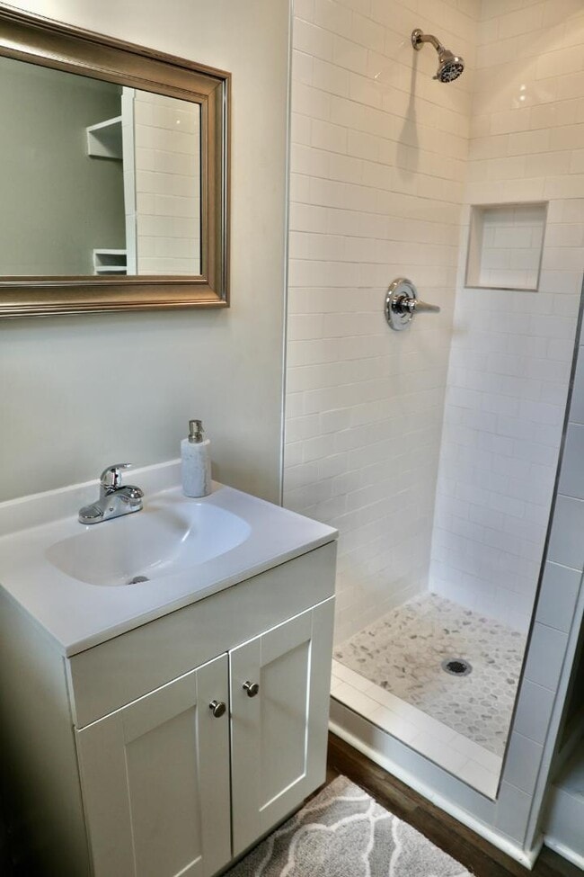 Building Photo - 4928 Oleander Dr
