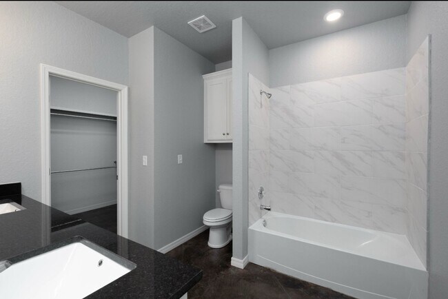 Building Photo - 6703 Star Ln