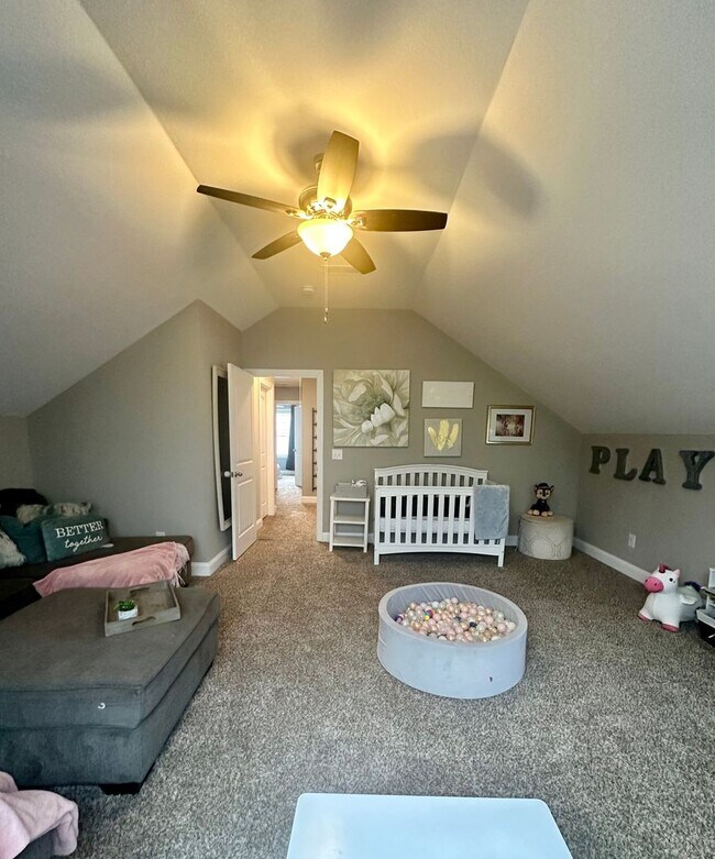 Building Photo - Pet Friendly Three Bedroom with Bonus!