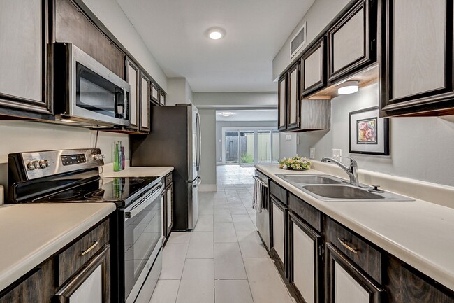 Building Photo - 13194 Trail Hollow Dr