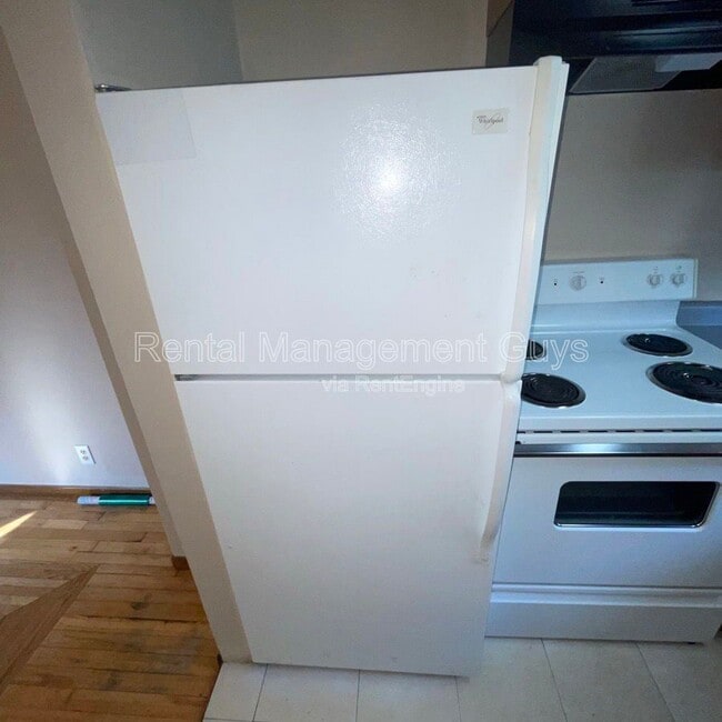 Building Photo - 3319 Longfellow Ave