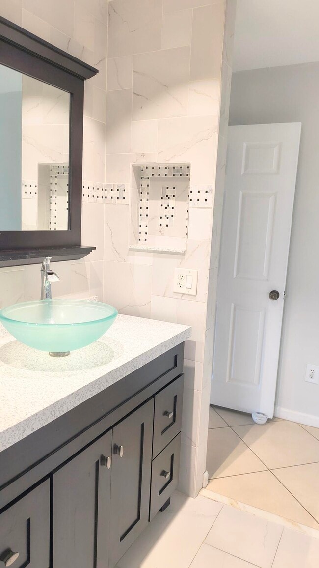 Building Photo - 1170 Staghorn St